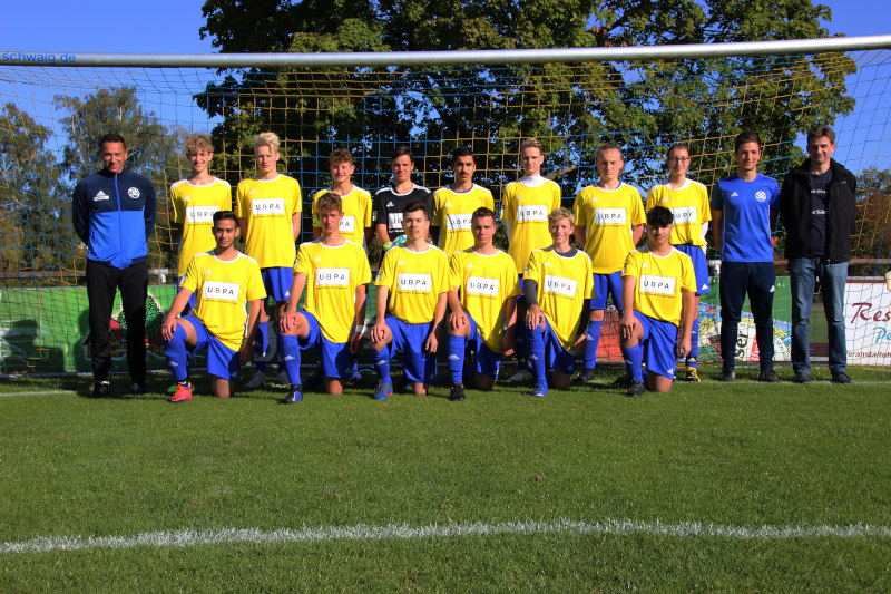 UBPA spendet Trikots für die B-Jugend