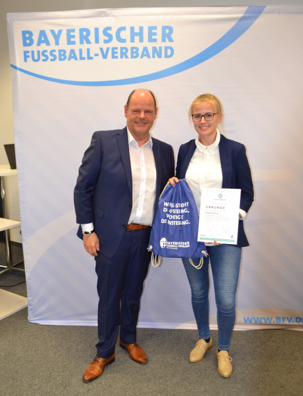 „Fußballhelden“: BFV zeichnet 22 junge Vereinsmitarbeiter aus