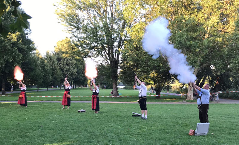 Die Schwaiger Böllerschützen unterwegs